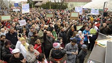 Demonstrace proti zamý�lenému uzav�ení roudnické nemocnice