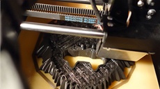 3D tiskárna Easy3DMaker tiskne po tenkých vrstvách s pesností 0,08 mm.