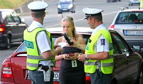 Krom alkoholu se o Velikonocích policisté zamí i na dalí nevary idi. Ilustraní snímek