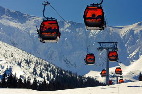 Nejvtí lyaská stediska v zemi provozuje spolenost Tatry mountain resorts (TMR), která v minulosti zavedla plovoucí ceny skipas. Ilustraní snímek