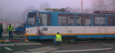 Pi ranní sráce dvou tramvají v Ostrav jedna ze souprav vykolejila. Zranili