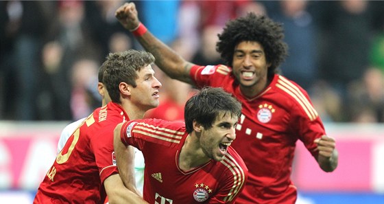 PARÁDA, CHLAPI! Thomas Müller, Javi Martínez a Dante slaví gól Bayernu Mnichov