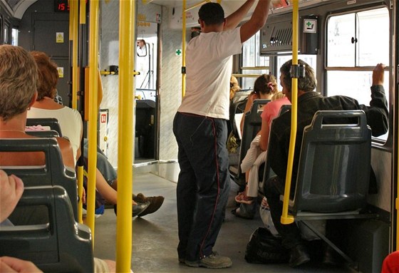 Sedačky v tramvaji (ilustrační foto)