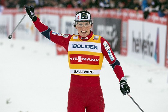 ZASE PRVNÍ. Norská bkyn na lyích Marit Björgenová se raduje po jasném