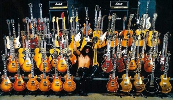 Kytarista Guns N'Roses Slash se svou sbírkou kytar