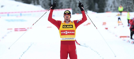 Norský sdruená Magnus Moan se raduje z triumfu v závod v Lillehammeru.