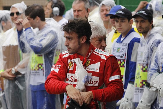 PADLÝ HRDINA. Fernando Alonso zajel v Brazílii skvlý závod. Skonil druhý.