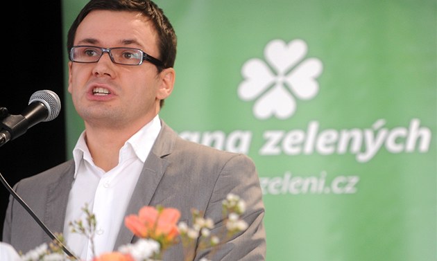 Ond�ej Li�ka obhájil post p�edsedy zelených. Porazil svého vyzyvatele, exministra �ivotního prost�edí Martina Bursíka.