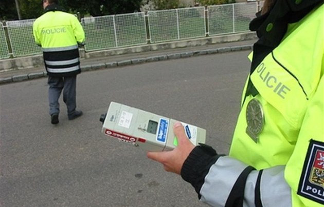 Policejní kontrola s mením alkoholu v krvi. (ilustraní foto)