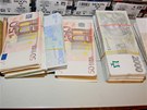 Pi zátahu v trnici na Moldav policisté zajistili také 32 tisíc eur a 483