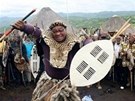 Jihoafrický prezident Jacob Zuma taní bhem slavnosti ve vesnici Nkandla, kdy