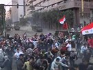 V Egypt opt propukly velké protesty, které musela zklidovat policie.
