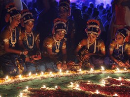 Hinduisté si dvod k oslav vdycky najdou. Uplynulé dny v Indii se nesly ve...