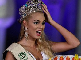 Češka Tereza Fajksová získala titul Miss Earth 2012 (24. listopadu 2012).