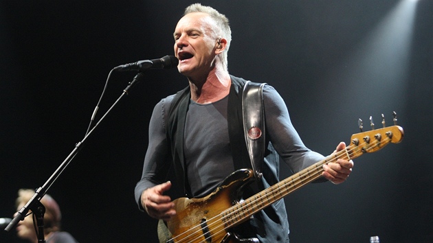 Britsk zpvk Sting pi koncertu v ostravsk EZ Arn. (19.11.2012)