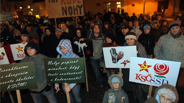 U druhou demonstraci proti obsazen veden odboru kolstv lenkou KSM svolali studenti teboskho gymnzia na eskobudjovick Piaristick nmst. 