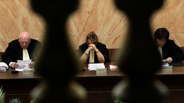 stavn soudci jednaj o vldnch reformch (27. listopadu 2012).