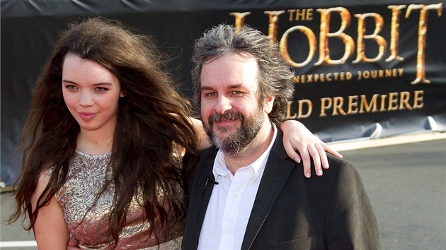 Reisr Peter Jackson s dcerou Katie bhem svtov premiry filmu Hobbit v novozlandskm Wellingtonu (28. listopadu 2012)