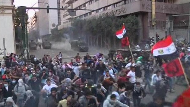 V Egypt opt propukly velk protesty, kter musela zklidovat policie.