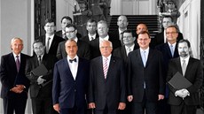 Prezident Klaus jmenoval vládu Petra Nease 13. ervence 2010. Dnes u v ní