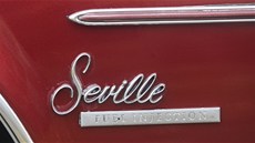 Cadillac Seville 1977 po renovaci klienty Slezské diakonie v eském Tín.