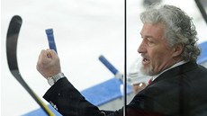 Trenér Miloš Říha na střídačce milionářského hokejového klubu z Petrohradu
