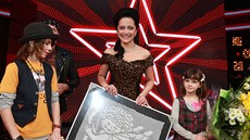 Lucie Bílá v�novala rodin� jedenáctiletého Andreje Kampfa obraz and�la, který