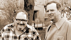 Jan Trefulka (vlevo) na archivním snímku se svým sousedem a kolegou Milanem