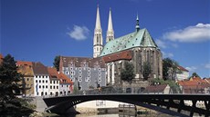 Starobylý Görlitz se vylid�uje. A tak láká �echy i Poláky