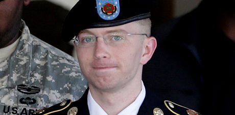 Americk vojn Bradley Manning pijd k soudu na zkladn Fort Meade (30....