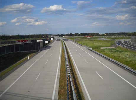 estikilometrový úsek dálnice D1 z Bohumína na státní hranici s Polskem, kde na