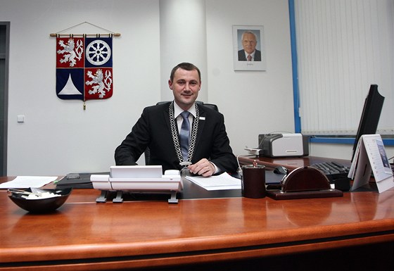 Martin Půta ve své hejtmanské kanceláři.