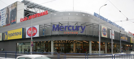 Českobudějovické Mercury Centrum je nákupní komplex s autobusovým nádražím na