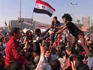 Egypané protestují na hlavním káhirském námstí Tahrír.