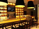 Hotelov� ��st v�letn� restaurace V�tru�e. Bar hotelu