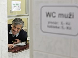 Zdeněk Kučírek, outsider prezidentských voleb, lovil podpisy na veřejných...