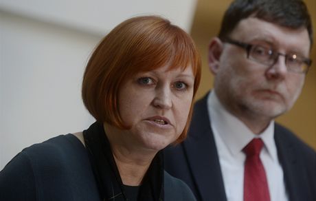 Poslankyn ODS Lenka Kohoutová na tiskové konferenci, na ní strana odmítla