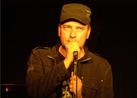 V roce 2009 zpíval Vlasta Zahrádka se skupinou Le Garden. V souasnosti
