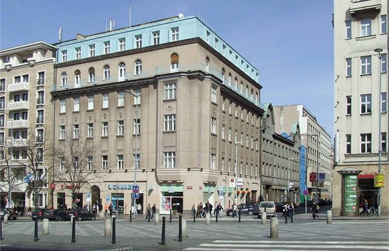 Dm na rohu Václavského námstí a Opletalovy ulice z roku 1920 podle návrhu podle návrhu architekta Bohumíra Kozáka
