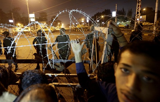 Opoziní demonstranti v Egypt na cest k prezidentskému paláci. Nelíbil se jim