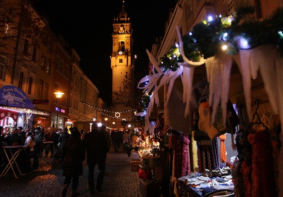 Nazdobené ulice v centru msta jsou romanticky malebné.