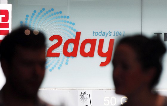 Pohled na logo rádia 2Day FM na budov, kde stanice sídlí v Sydney (8. prosince