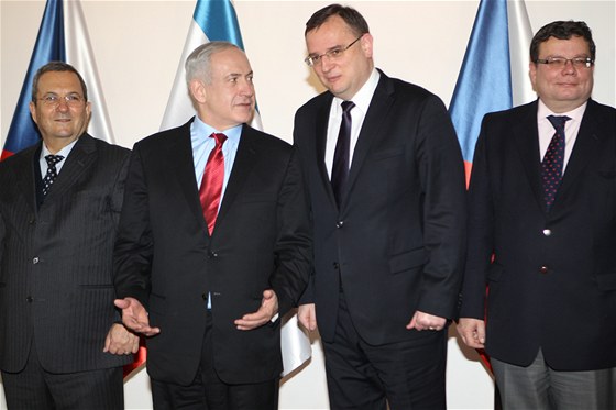 Izraelský pemiér Benjamin Netanjahu s premiérem Petrem Neasem pi loské návtv v Praze (5. prosince 2012)