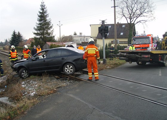 Dopravní nehoda osobního auta a vlaku u Dolního Beneova.