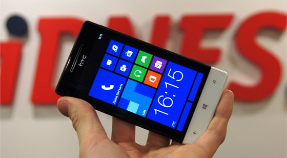 Windows Phone 8S by HTC