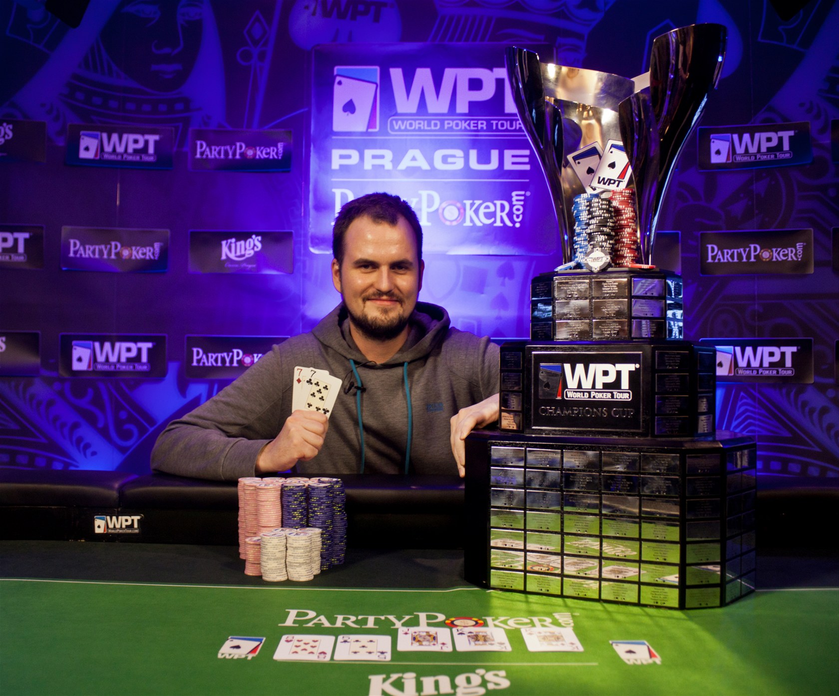 VÍT�Z BERE JM�NÍ. Marcin Wydrowski z Polska práv� vyhrál turnaj World Poker
