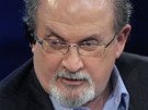 Salman Rushdie. Trest smrti se nad ním poád vznáí.