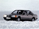 Nový Mercedes 190 ml premiéru v zimních kulisách. Psal se 7. prosinec 1982.
