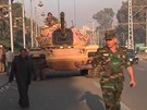 Káhirské sídlo prezidenta opevnily tanky.