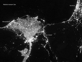 Svtelná mapa Egypta. Záe se line z delty Nilu pes Káhiru a dál proti jeho...